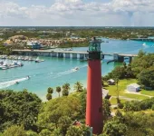 CAPRI RETREAT.★★★★★ 8. NEAR BEACHES / PGA / DOWNTOWN / ROGER DEAN STADIUM