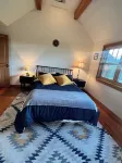 Starview Ranch: 3 homes w/ 7 bdrms, pool, sauna, spa & gym on 50 beautiful acres