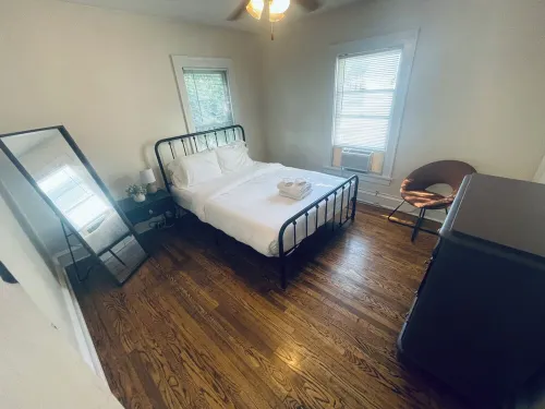 2 Queen Beds in 1896 Victorian Triplex! AC, WiFi, Parking & More!