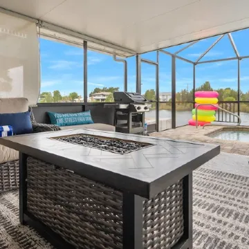 Waterfront Home - GameRoom / Saltwater Pool / Tropical Sunsets / Fish / Swim