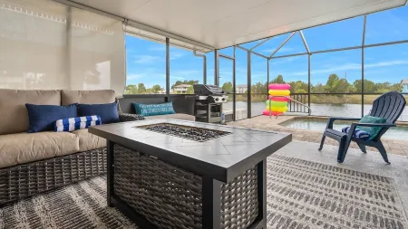 Waterfront Home - GameRoom / Saltwater Pool / Tropical Sunsets / Fish / Swim Отели в г. Эрнандо-Бич