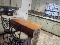 Charming 3-bedroom house with 65in smart tv, Wifi, and central heat/air in town! Hotels in Izard County