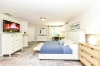 Modern farmhouse in the Woods with Amazing Views and Nature