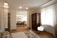 Luxury &  Chic Rental Villa Lake Garda Lazise. Lake view and swimming pool