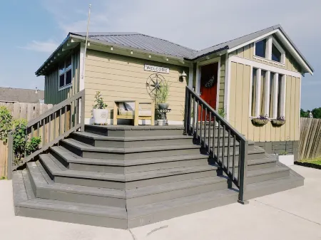 Bonnabel Haus w/ Stocktank Pool ft. on DIY Network