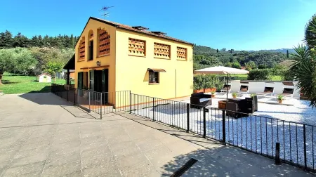 Conca Oro New House on Hill between Lucca and the sea with pool and large porch
