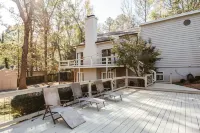 A Spacious Place for Everyone. Sanford Stadium, Downtown and Dining So Close!
