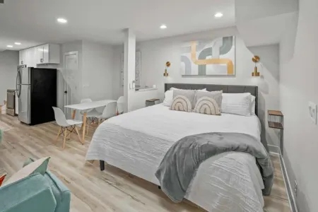 The Biker Bunker- Hot Tub - Next to MTB & Close to Downtown Bentonville