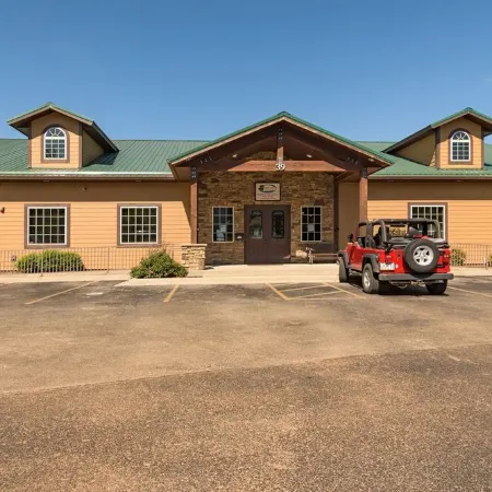 Stay in a Lakeview Family Condo, Walk-in, Sleeps 9, Pools, by Silver Dollar City