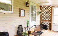 Dog friendly home - large backyard - gas fire pit - 5 mins to downtown or casino