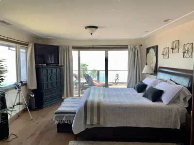 Luxe and Spacious Lake Gem ~ Hot Tub ~ Games ~ Views ~ Fire Pit