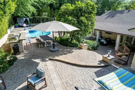 🌴Spacious & Private 5Bdr Private Retreat-Saltwater Pool/Spa, Outdoor Kitchen🌴