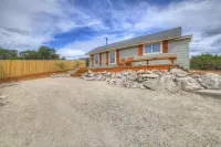 Hot tub, free WiFi, pet friendly, 10 minutes to Canyon Lake/boat ramp