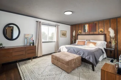 Cozy, pet friendly, Mid-Century style home loaded with books, movies, games. Hotels near Pleasant Valley Shopping Center