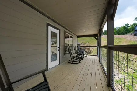 BRAND NEW- August Available! Close to Parkway, GM Room, BBQ Отели рядом с достопримечательностью «Зоопарк Рейнфорест Адвенчерс»