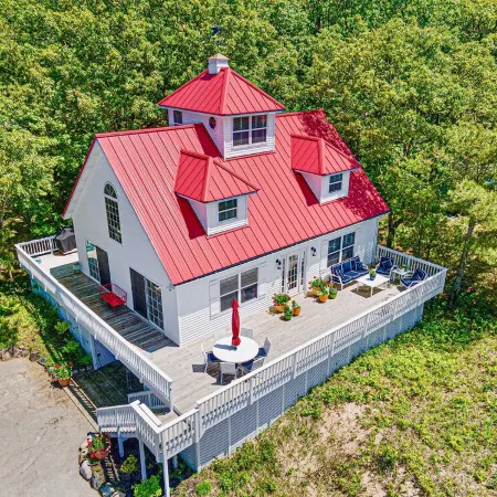 Beachin Lighthouse Villa at Silver Lake Sand Dunes and Little Sable Lighthouse