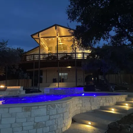 Lake Travis Waterfront Resort -  Deep Water Dock, Pool, Hot Tub & Pickleball