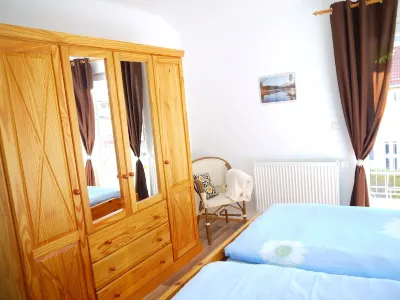 Modernly furnished apartment on the upper floor in absolute calm. 新天鵝堡附近的飯店