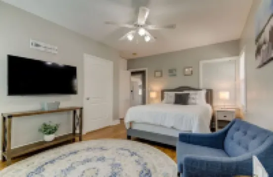 HOLIDAY SALE! Nice Downtown Dunedin Bungalow!