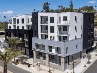 Beautiful Modern 2-Bed in DT Vista! Hotels in Vista
