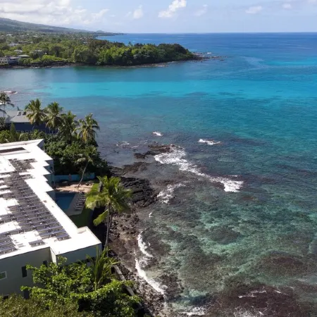 Banyan Tree 300: Gorgeous, New Unit 20 ft from Beach w/ Stunning Ocean Views/AC!