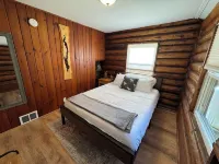 Walk to Beach - Close to Town - Pet Friendly Cabin