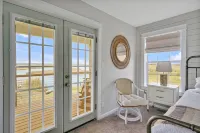 Sound Front Cottage- Sunsets, Private Dock & 2 Min Walk to Beach.