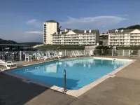 Close to Lake of the Ozarks Shootout. Free Boat Slip. Centrally Located