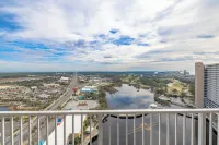 Spacious apartment at LakeTown Wharf! Steps from the beach! Các khách sạn gần Student Breaks