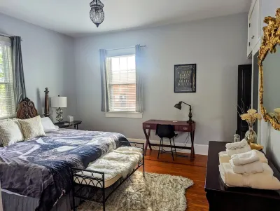 1920s bungalow near river, 8 min to DT AVL!