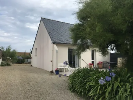 50m from the sea Holiday house for 2 people in Dossen Отели в г. Сантек