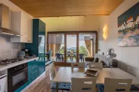 帶共享泳池的聯排別墅