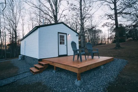 Cozy Cottage on 4 Acres