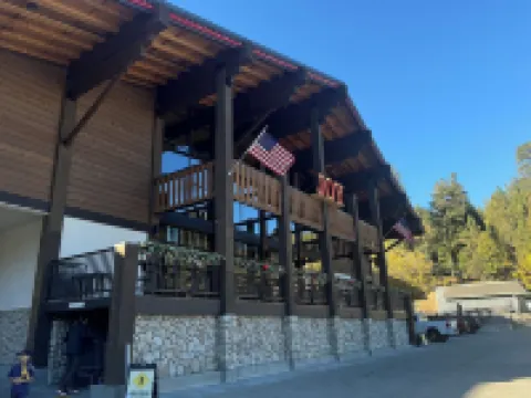 Charming Sunset 3-bedroom house in lovely Crestline