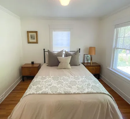 Parkside Bungalow steps away from Manito Park