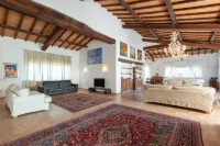 Luxe Roman Villa 25 minutes away from Rome | POOL, TENNIS COURT, FOOTBALL