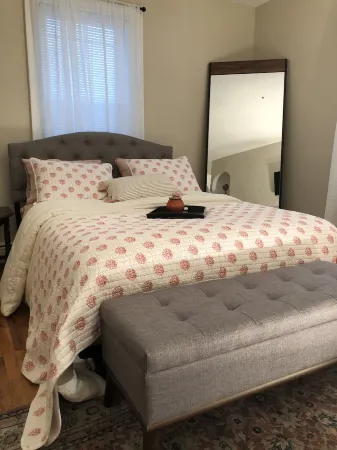 Charming Stay Downtown Dover – Free Wine!