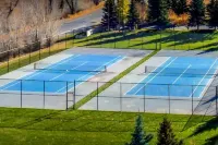 Harbor Village with resort amenities & unobstructed lake views (lake 3 min walk)