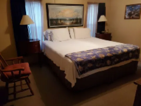 1-1/2 acre Park like wooded setting.  Clean 3/2 with plenty of parking.