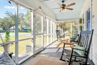 Beautifully restored cottage downtown Historic Brunswick close to golf + beaches