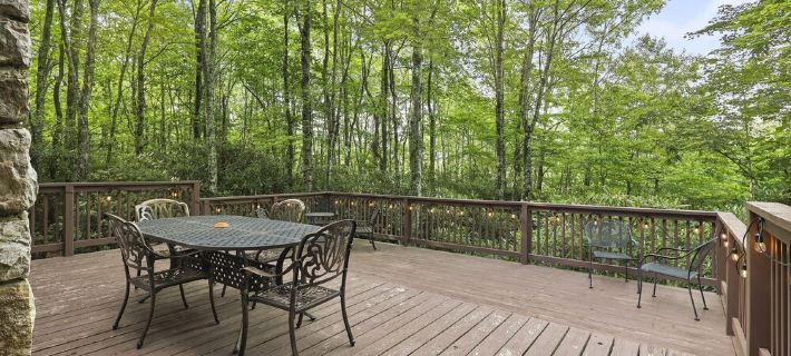 Pet Friendly, Fenced Yard, 3 Bedroom Cabin, Hot Tub, 3 Mi. to Beech Ski Resort! Отели в г. Бич Маунтин