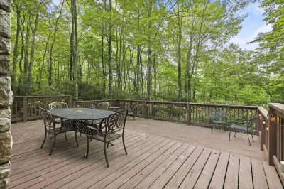 Pet Friendly with Fenced in Yard, Hot Tub and Game Room! 3 Bed, 2 Bath Cabin!