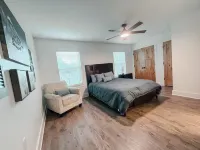 NEW!!! Fire pit AND golf!! LUXURY COUNTRY RETREAT in heart of MAJESTIC ETX!!!