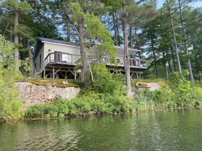 Private Island Cottage-Spectacular Sunsets-Main Channel View & Protected Cove!