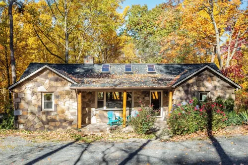 Castle Cliff Riverfront Cottage Peaceful Private Less than15 min to Harrisonburg