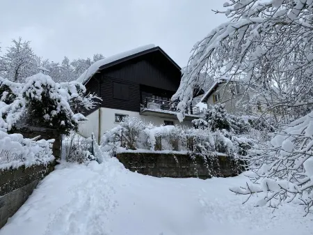 Chalet Idéalement Placé, à 5 Minutes à Pieds du Centre-ville de LA Bourboule