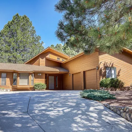 Luxury Flagstaff Grand Canyon house Golf view, A/C 3 bed,3bath QUIET Top Rated.