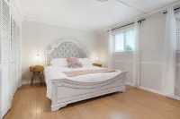 Newly Renovated-Spacious-20min to Den& Boulder-HotTub/Game Room/Basketball Court