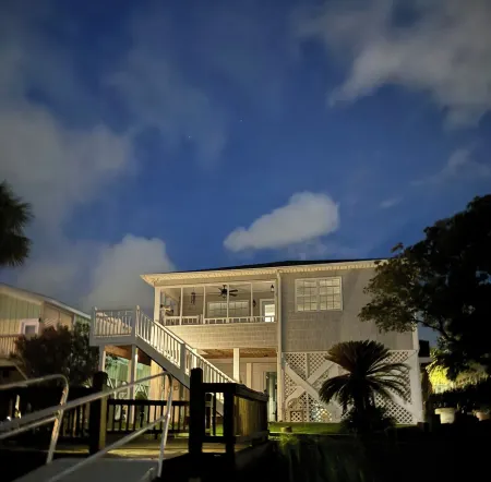 AnchorDown in Olb! Canal Home, Great Location! Close Walk to Beach and Downtown!