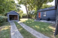The quaintest, beautifully updated 1920's Mid-Century Boho Bungalow in Memphis